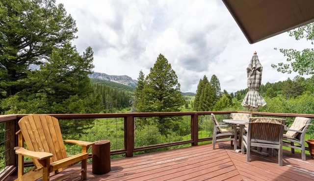 Flaming Arrow Lodge - Bridger Canyon Home with Acreage and Views
