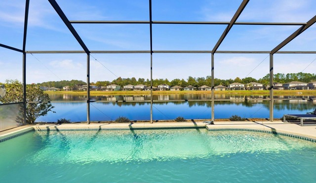 FLAMINGO FARMHOUSE. Your tranquil lake retreat with charm, designer style & private pool by Disney