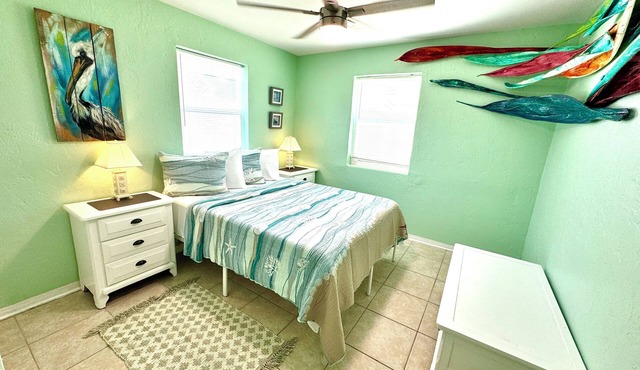 Flamingo Key Beachside Bungalow, Stroll to the Beach! Dogs are welcome here 🐶