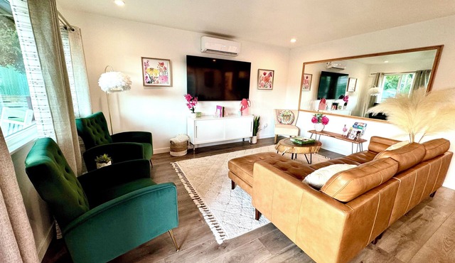 Flamingo Oasis - Next to the Atascadero lake/park/zoo!
