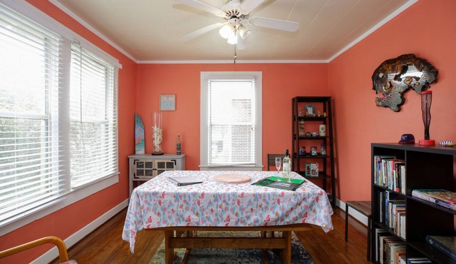 Flamingo Pad: Dog Friendly, Downtown, Pensacola Beach!