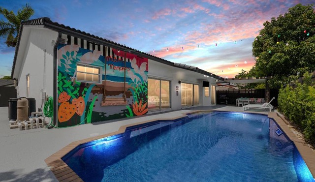 Flamingo Paradise Resort- Htd Pool, 5 Bedrooms, Game Room, Baby Items , BBQ