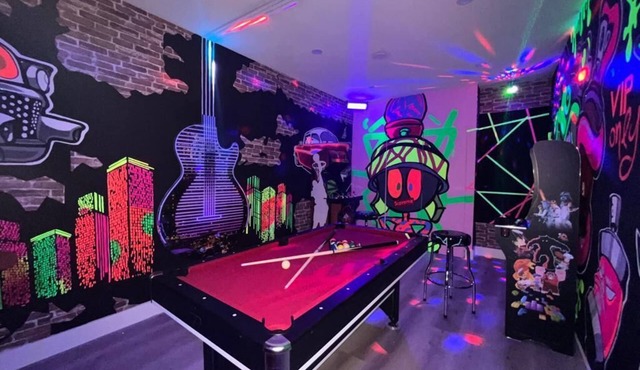 Flamingo Resort/Htd Pool/5 Bedrooms/Pool Table/Game Room/Baby items