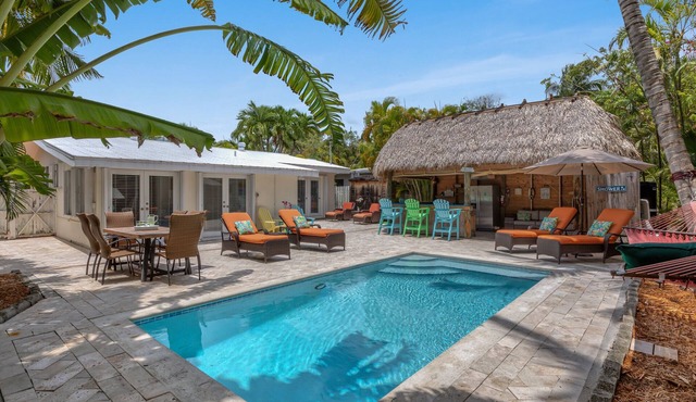 FLAMINGO ROSE ~ Midtown 3 Bedroom, 2 Bathroom Home w/Pool & Parking!