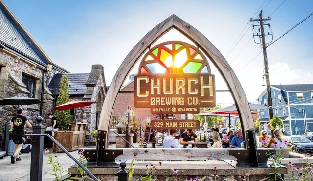 Flamingo Suite (Downtown Wolfville)