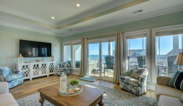Flamingo Villa - Oceanfront B Luxury Home, Hot Tub, 6 bed 4.5 bath