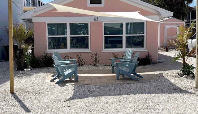 FLASH SALE - just steps to beach. 2BR/1BA.Dogs welcome! Perfect ratings.