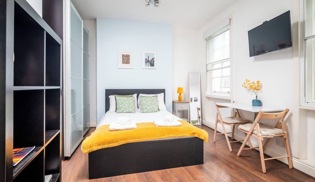 Flat 1 Greek Street Apartmentsnn