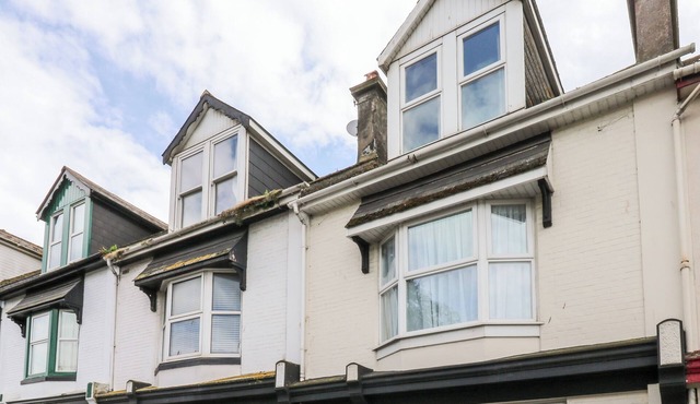 FLAT 1, pet friendly, country holiday cottage in Teignmouth