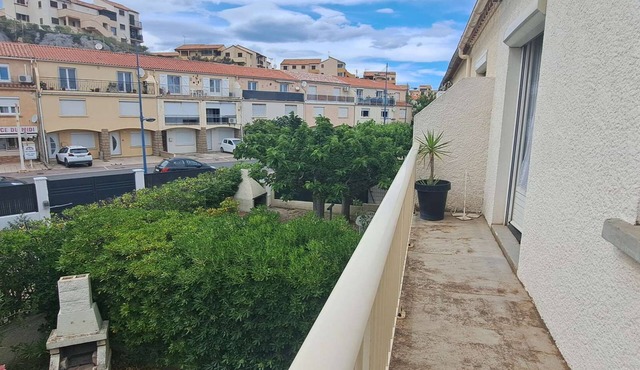 Flat 100m from the beach