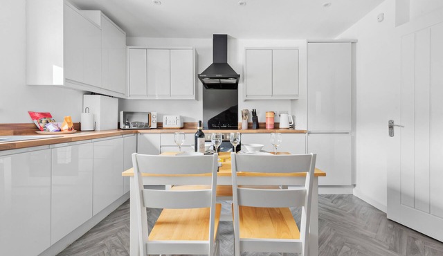 Flat 3 - Ensuite bedroom, close to local shops and Worcester City Centre