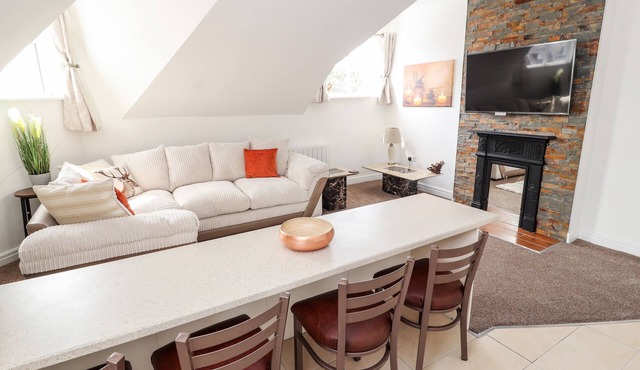 FLAT 3, family friendly, country holiday cottage in Prestatyn