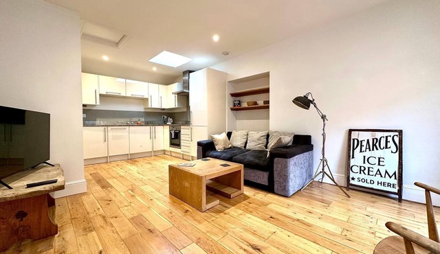 Flat 3, Waterloo Apartments