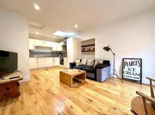 Flat 3, Waterloo Apartments