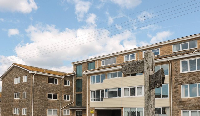 FLAT 30, pet friendly, country holiday cottage in West Bay