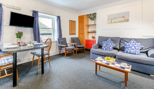 Flat 4, Cheriton House