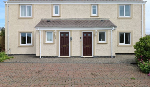 FLAT 4, family friendly, character holiday cottage in Solva