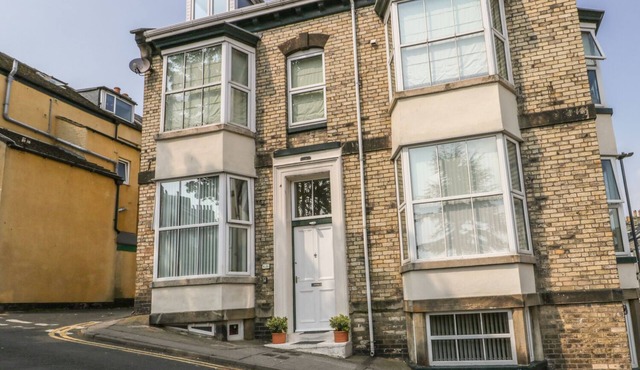 FLAT 4, pet friendly in Whitby