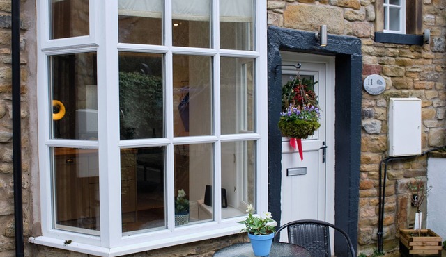 FLAT CAP COTTAGE, family friendly, with a garden in Skipton
