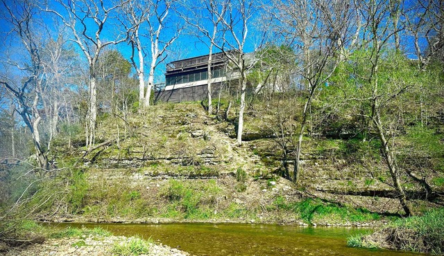 Flat Creek Overlook is a beautiful place to stay 20 min from roaring river!