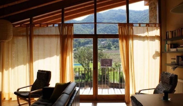 Flat El Graner with large front window