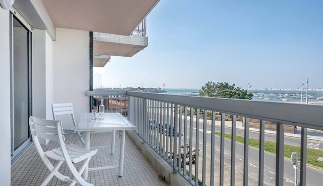 Flat for 4 with marina view