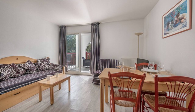 flat for 4 with pool and Jacuzzi