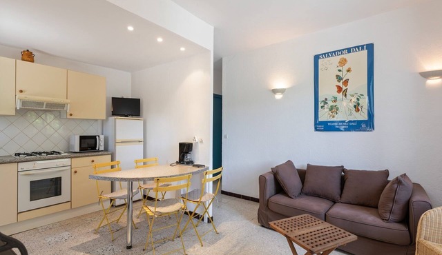 Flat in a beautiful building with pool