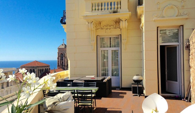 Flat in Beausoleil, Monaco: double glazing, terrace, sea view & paying parking