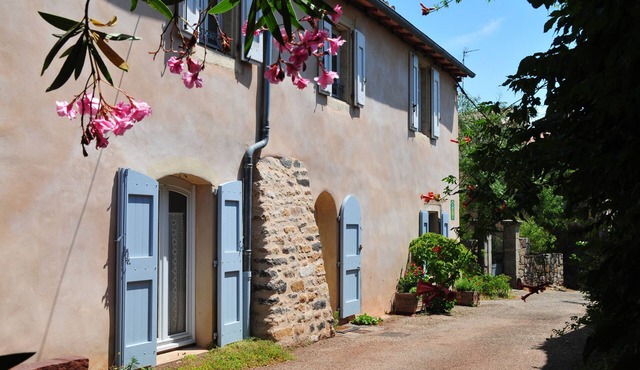 flat in house of character, 3 ears of corn,Lodgings of France, South of France, near Salagou lake (800 ha), between Larzac and Méditerranean sea