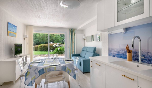 Flat in residence with swimming pool for 6