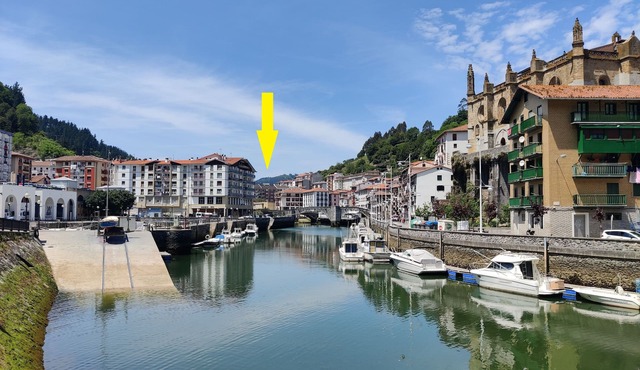 FLAT in the CENTER OF ONDARROA, fishing village, with WIFI 600MB, without slopes.