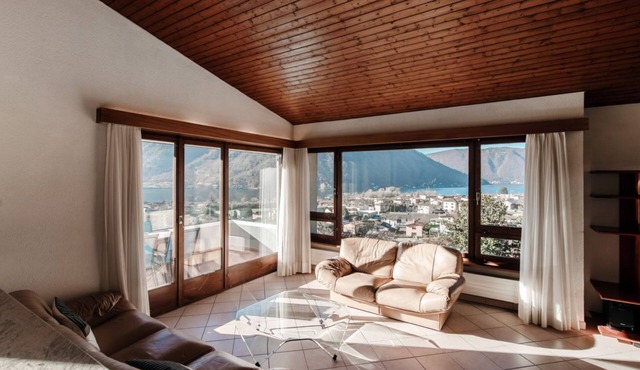 Flat in the Gulf of Melano (Miralago)