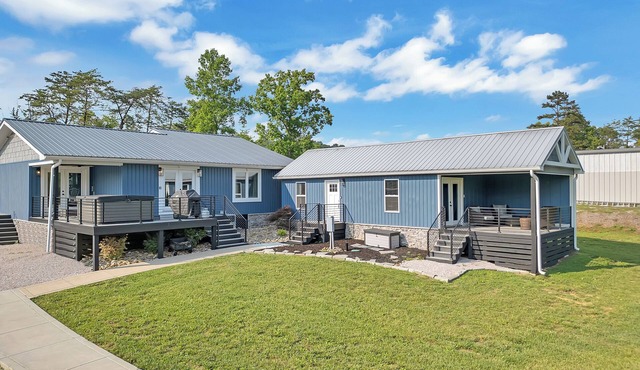 FLAT Lakefront Home at Summer Breeze w/Private Dock & Kayaks & Paddle Boards
