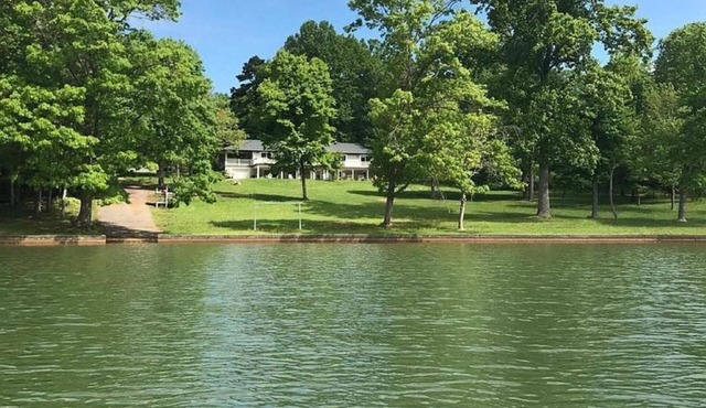 FLAT LOT BOAT-RAMP NO-WAKE-COVE OFF MAIN CHANNEL LG HOME-GAMERM FIRE PIT KAYAKS+