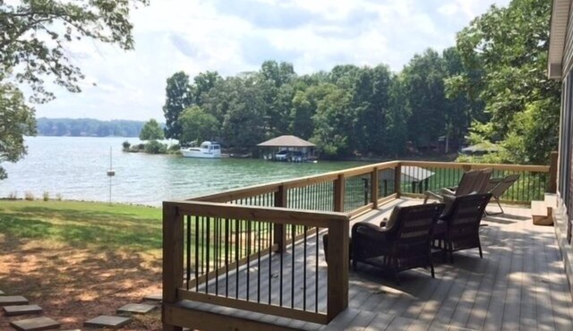 Flat Lot, Views! Waterslide, Firepit, Kayaks, Pickleball, Pingpong, Tennis, WiFi