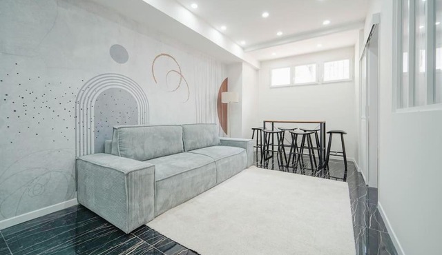 Flat next to Mairie des Lilas - II