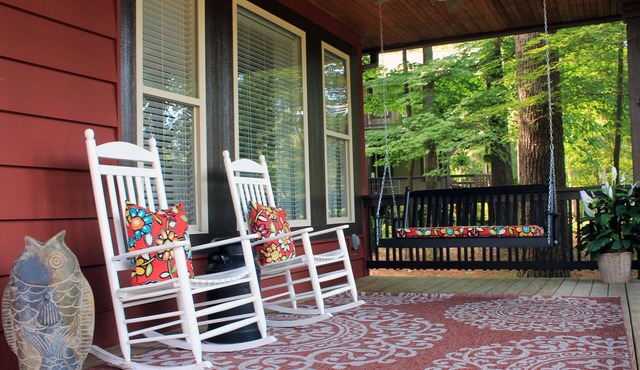 Flat Rock Cottage on Beautiful Highland Lake