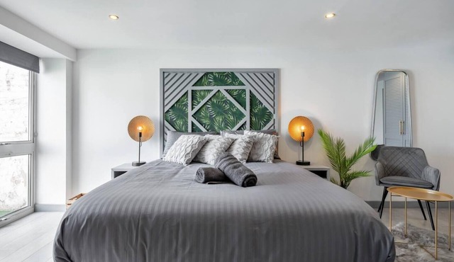 Flat - Sleeps 2 & Parking