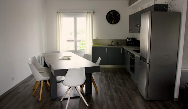 Flat T5 luminous of 100 m2 (3 rooms) with balcony and parking