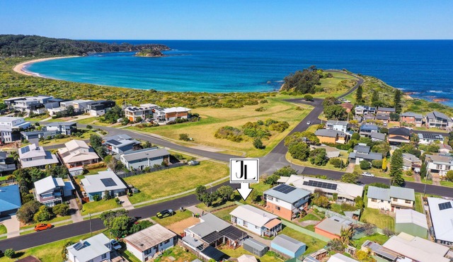 Flat Walk to Barlings Beach, WiFi | Pat’s Place