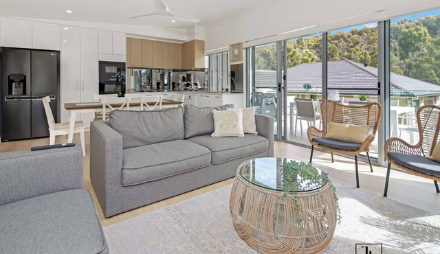 Flat Walk to Beach & Shops, WiFi | Bay Dream