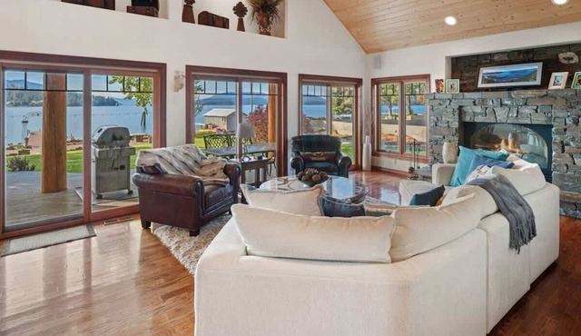 Flat Waterfront, Magnificent Home, Private Dock