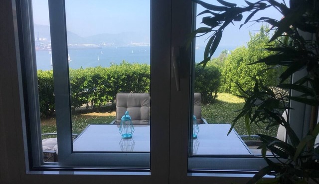 Flat with 160 m of garden, sea views Bilbao-Getxo