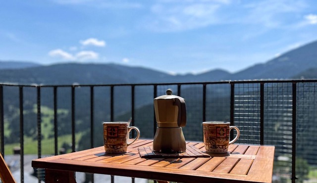 Flat with great mountain views