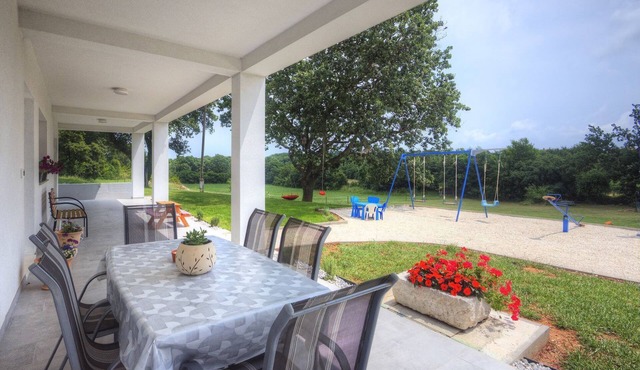 Flat with large garden, play area