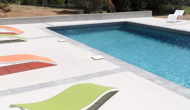 Flat with pool in the heart of vineyards