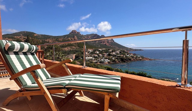 Flat with stunning sea views for 4 people