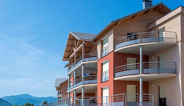 Flat with water views