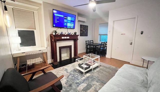 Flatbush Brooklyn 2-bedroom apartment with AC, WiFi & Backyard.